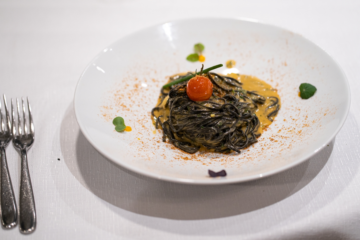 RID DSC05819 Chitarrino al nero di seppia con emulsione di riccio di mare e bottarga di tonno